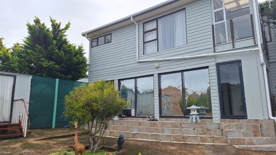 4 Bedroom Property for Sale in Stilbaai Wes Western Cape